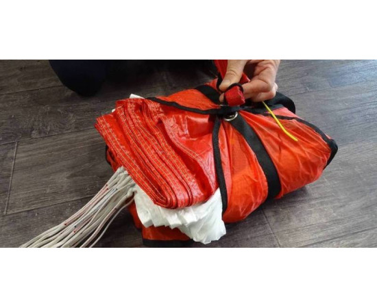 Pliage de parachutes de secours - SWISS-PARA.shop